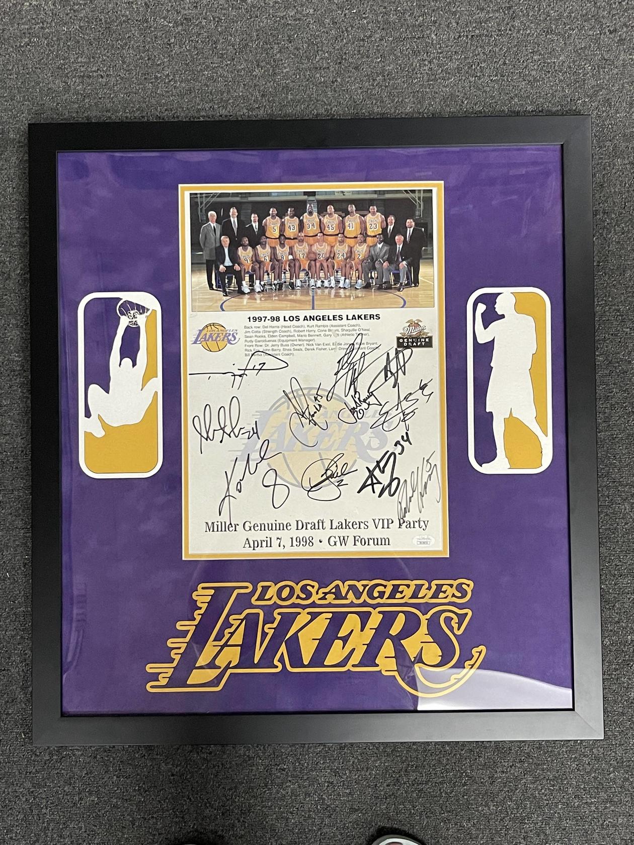 LA Lakers 1997-98 Full Team Signed Memorabilia with Kobe and Shaq Autographs | BoxSeat Collectibles