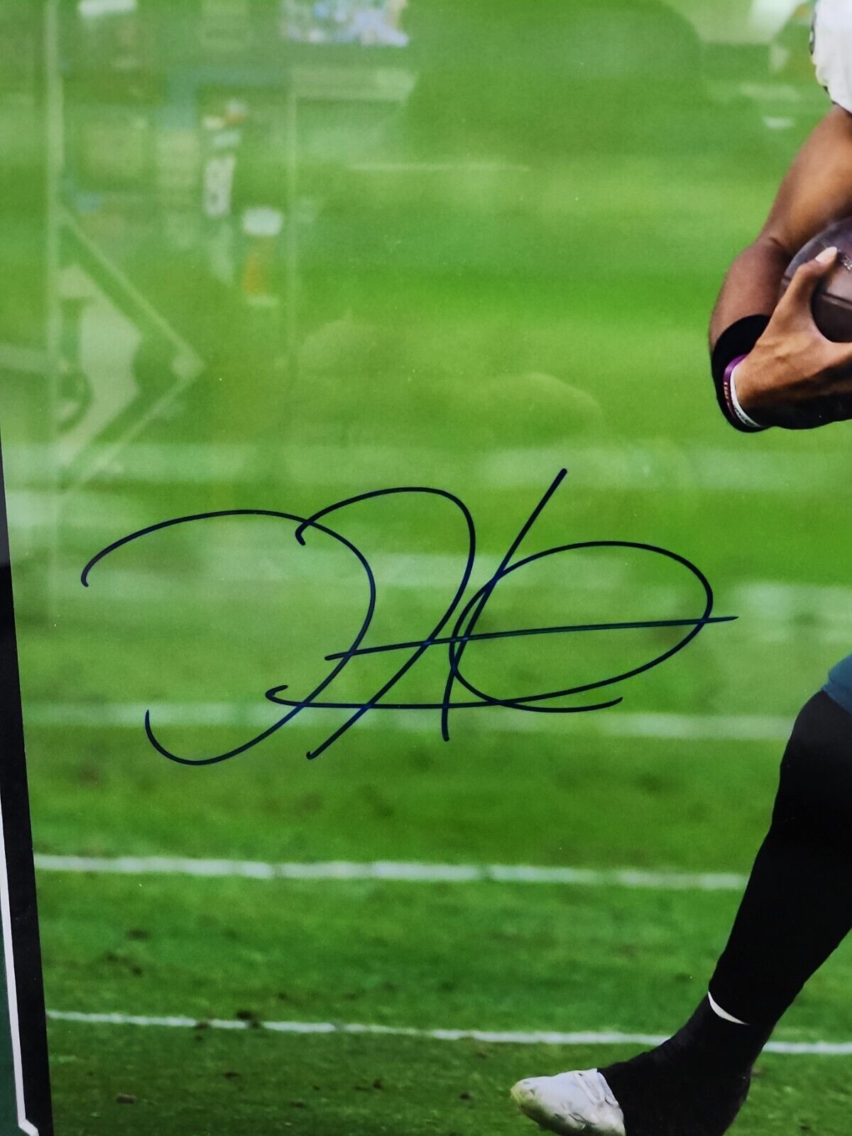 Jalen Hurts Autographed 16x20 Photo In Frame - Philadelphia Eagles